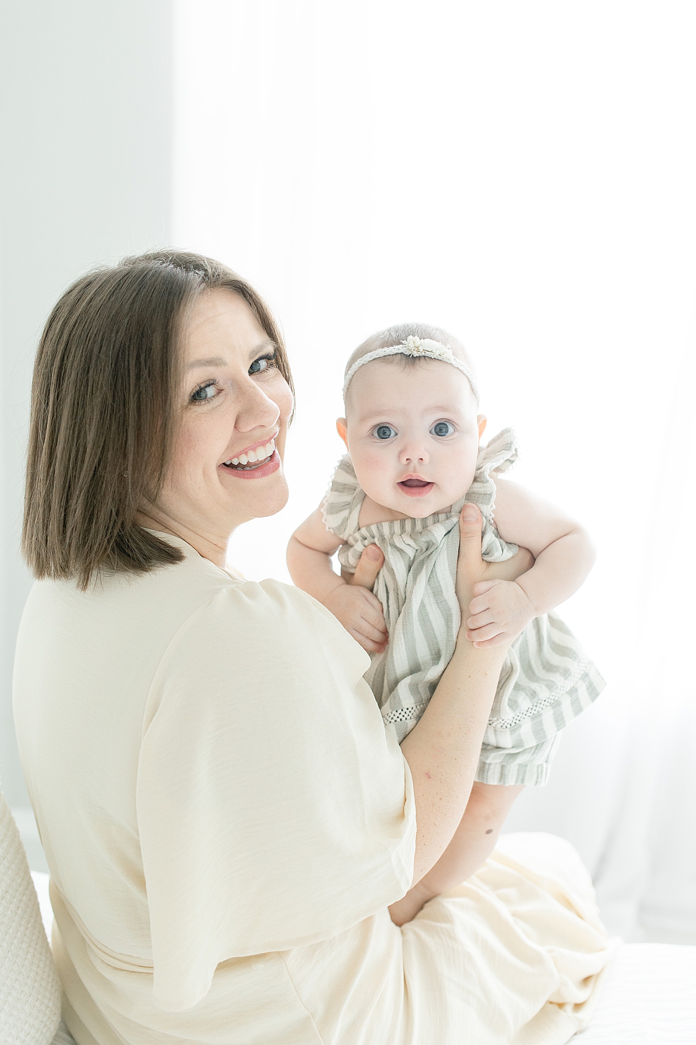 Mom and baby girl smiling | Photo by Hattiesburg MS Baby Photographer Little Sunshine Photography