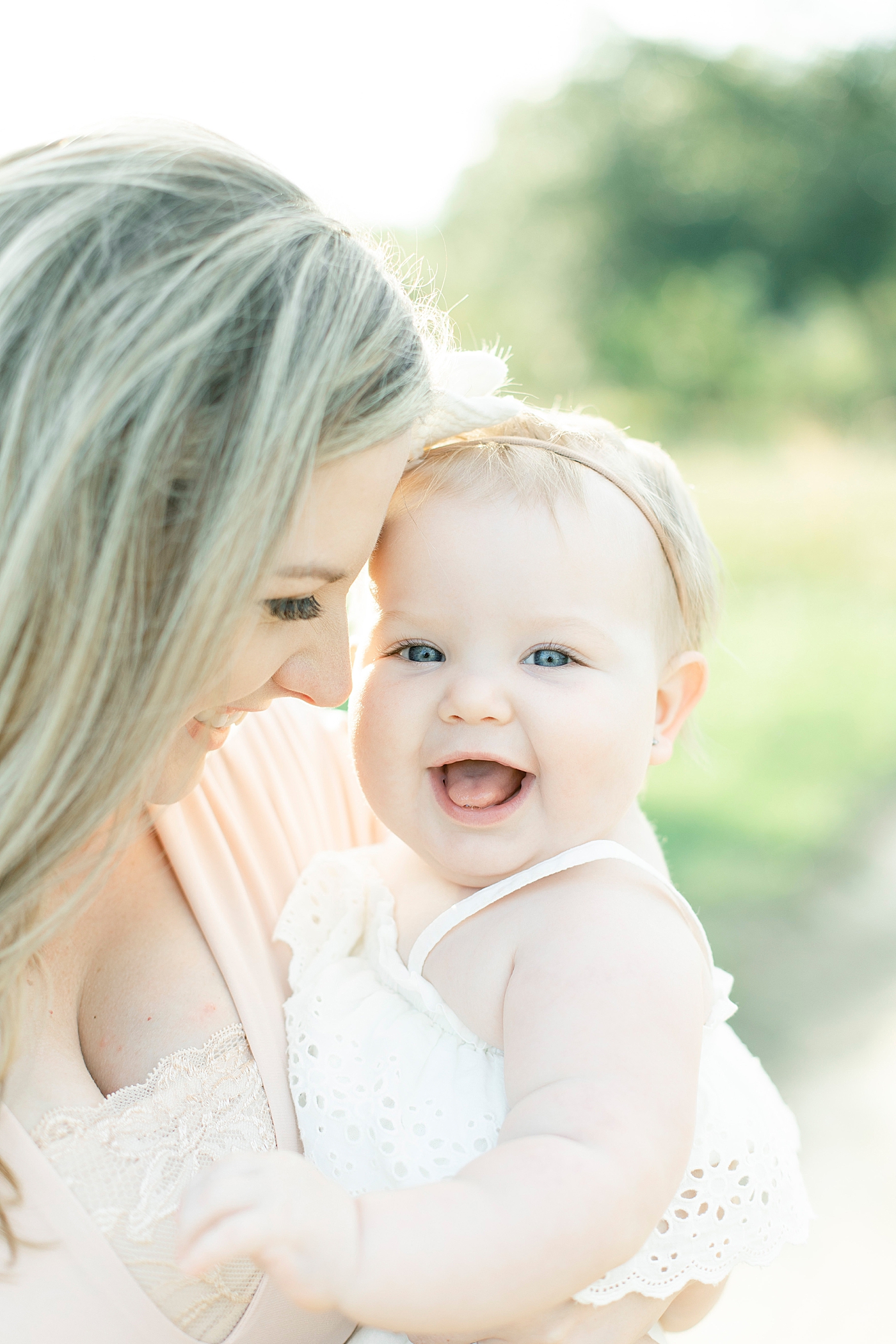 Mom snuggling with smiling baby | Photo by Hattiesburg MS family photographer Little Sunshine Photography 