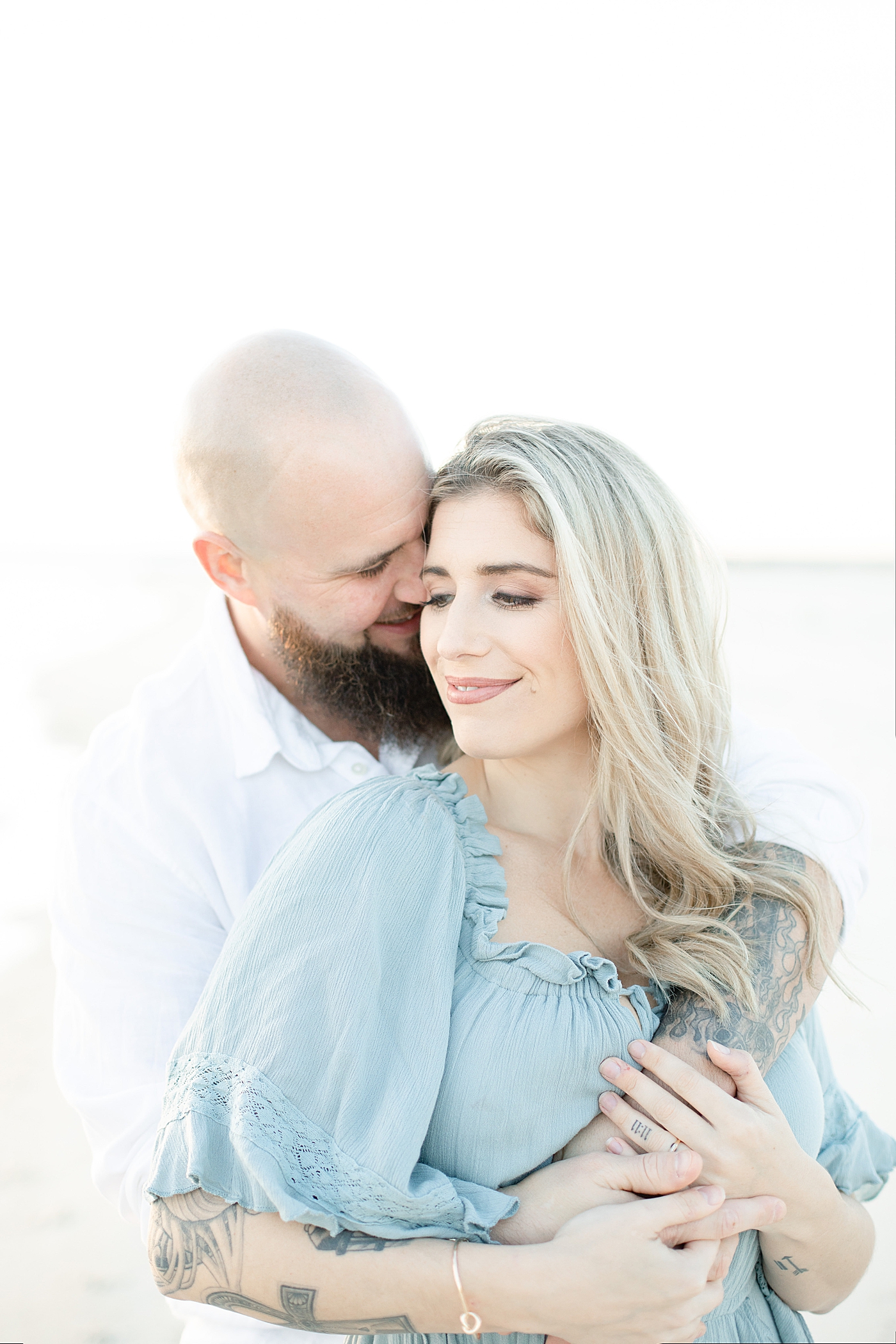 Mom and dad snuggling | Photo by Ocean Springs Family Photographer Little Sunshine Photography