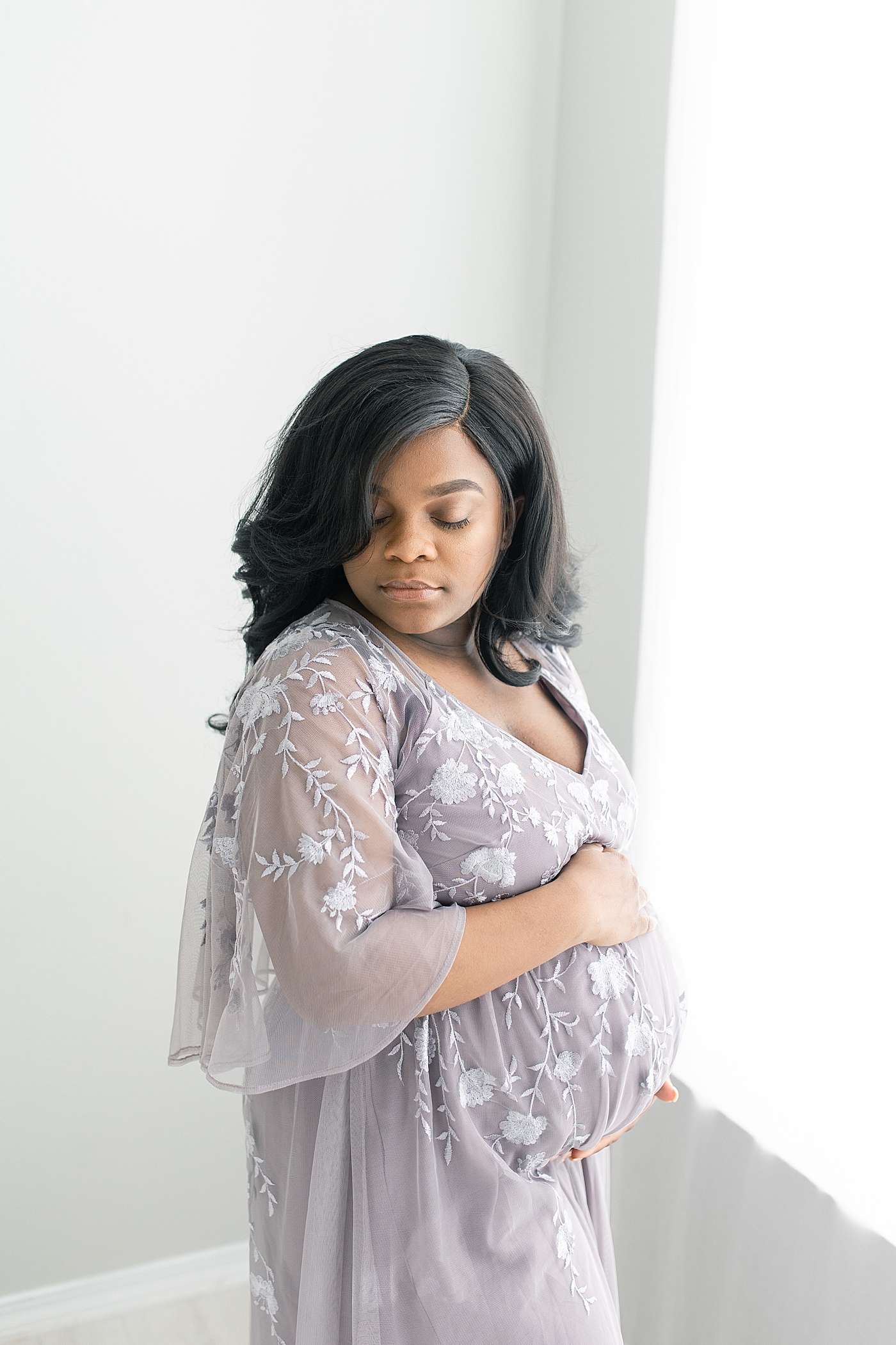 Mother to be in an embroidered lavender dress | Photo by Little Sunshine Photography