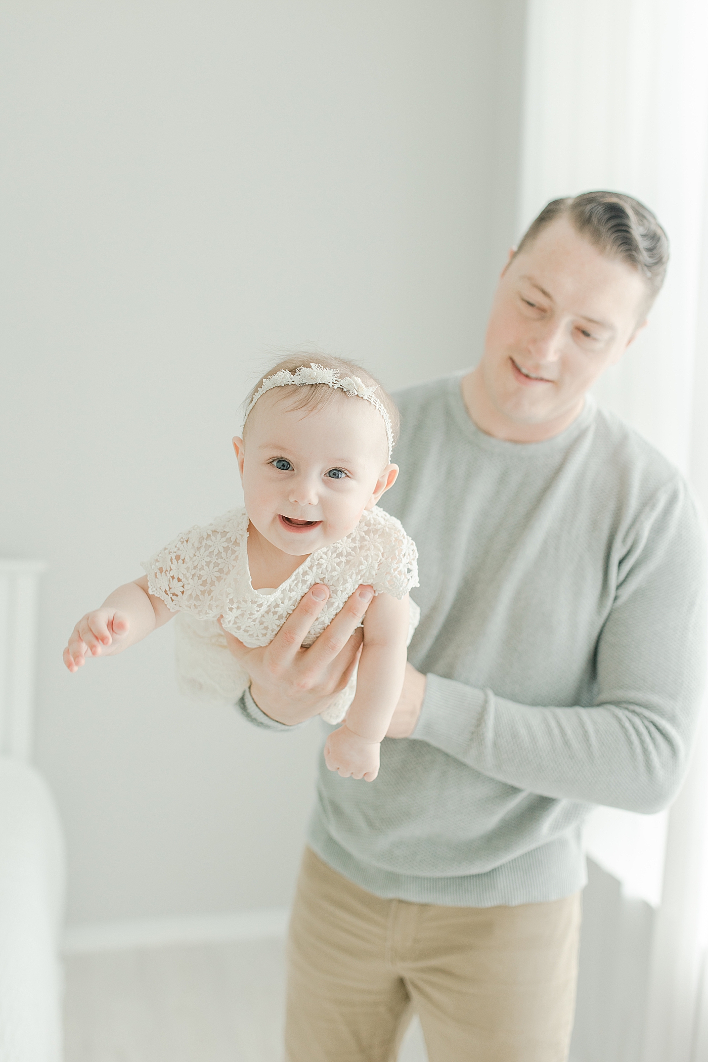 Dad playing with his baby girl | Photo by Little Sunshine Photography